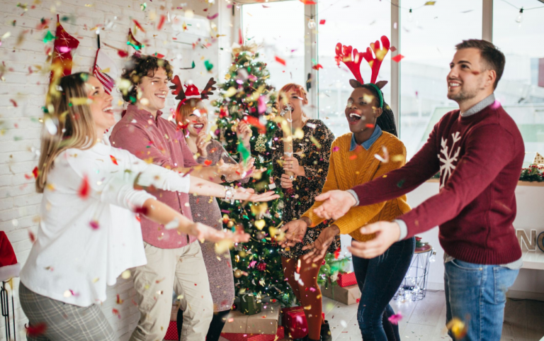 7 Best Idea On Dressing for a Christmas Party: Try To Be Cool!