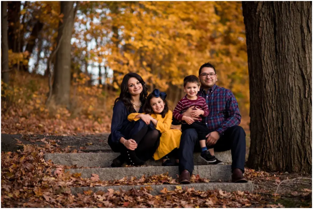 Fall Christmas-themed pictures outfits